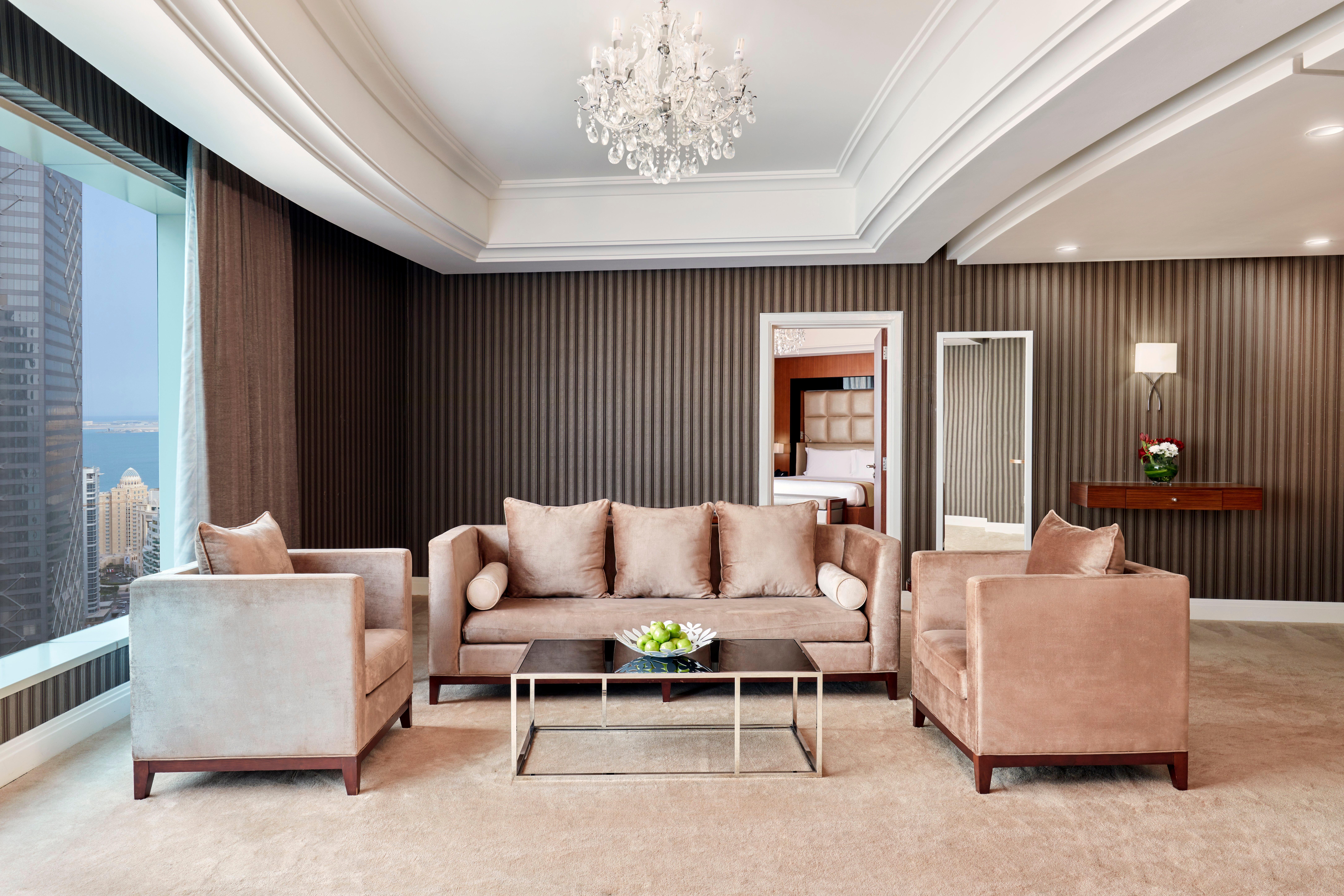 Best Plaza West Bay Hotel Doha Luaran gambar A suite at the hotel
