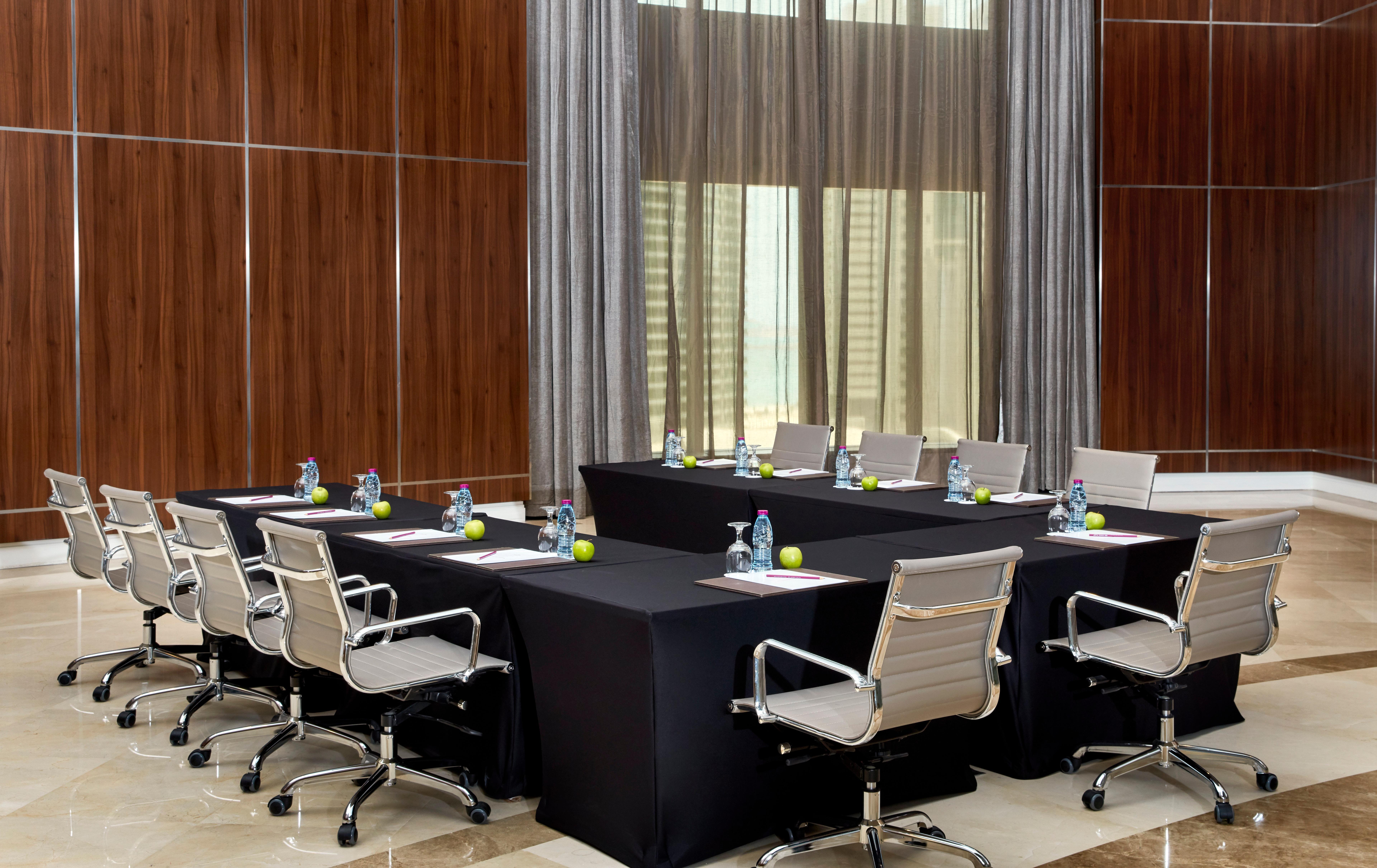 Best Plaza West Bay Hotel Doha Luaran gambar Meeting room