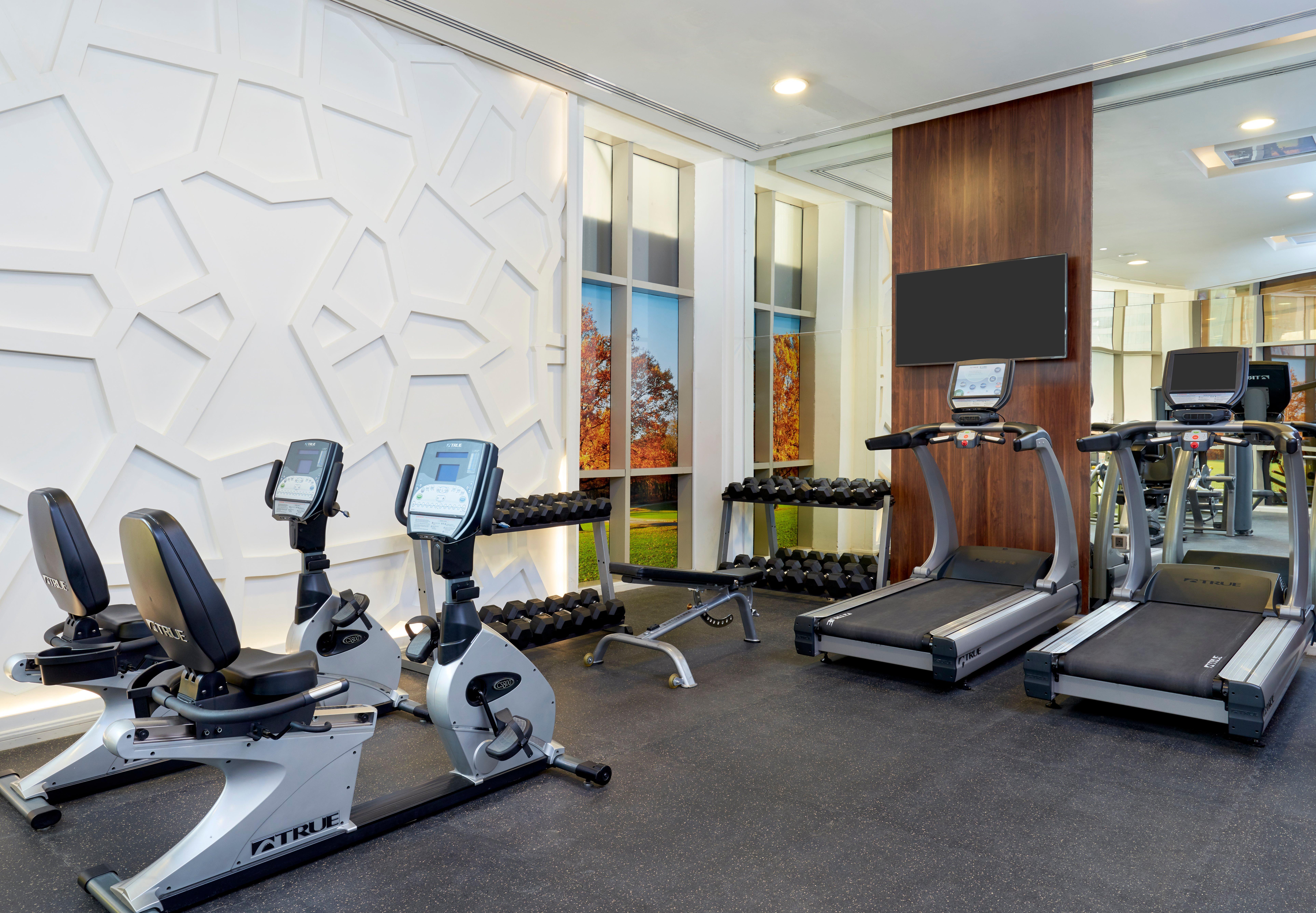 Best Plaza West Bay Hotel Doha Luaran gambar The gym at the hotel