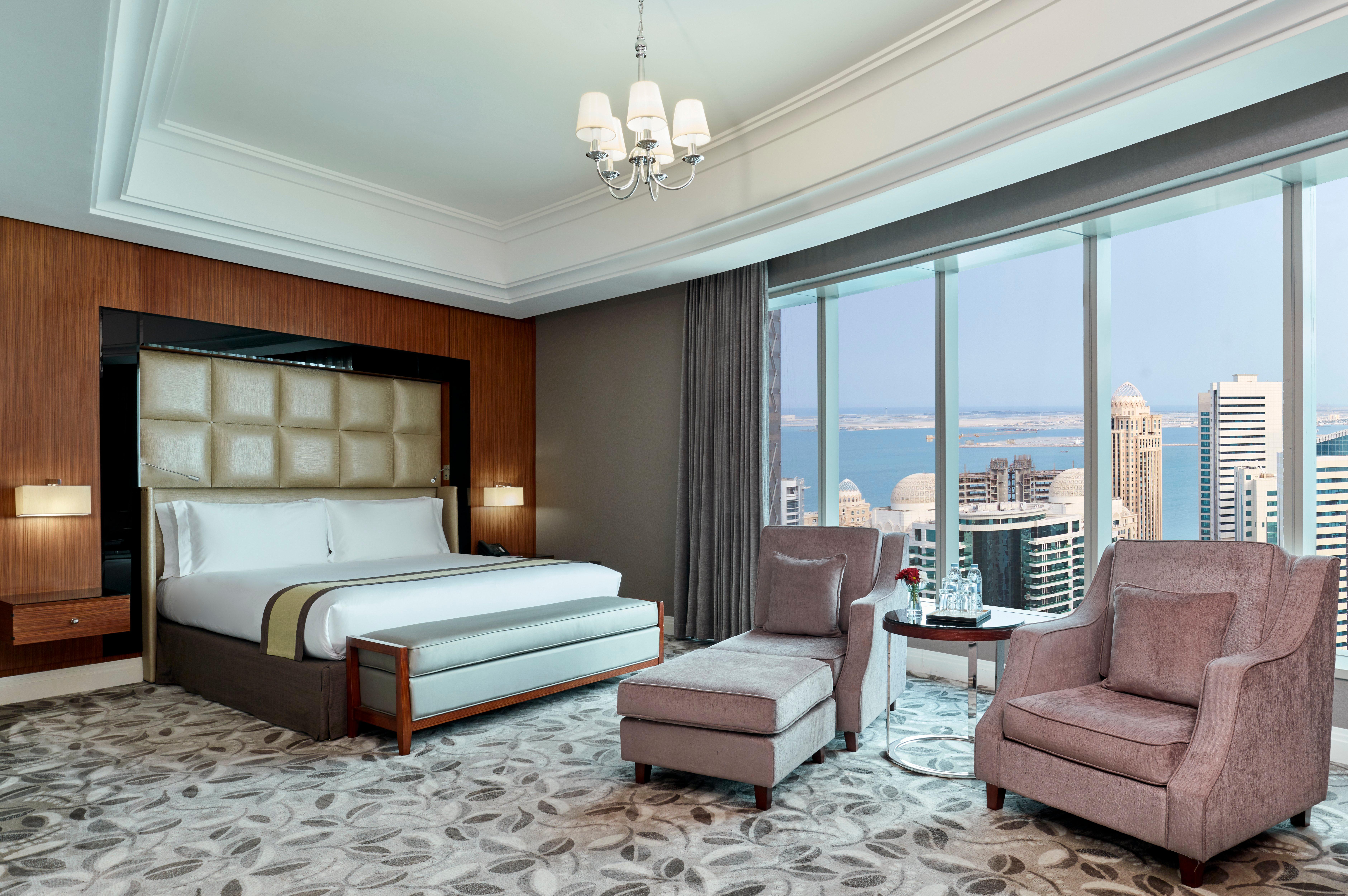 Best Plaza West Bay Hotel Doha Luaran gambar A bedroom at the Jumeirah Atlantis