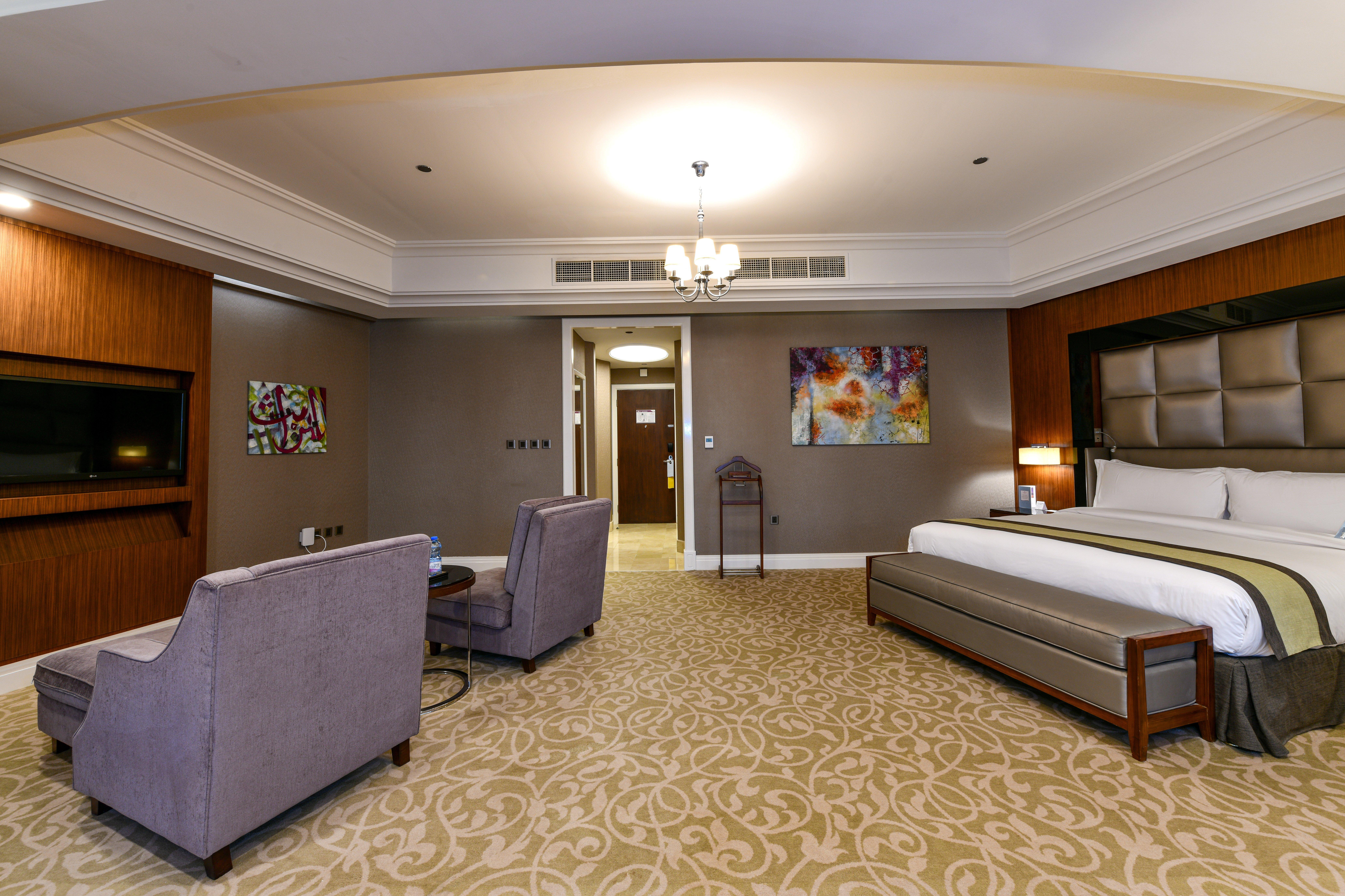 Best Plaza West Bay Hotel Doha Luaran gambar A suite at the hotel