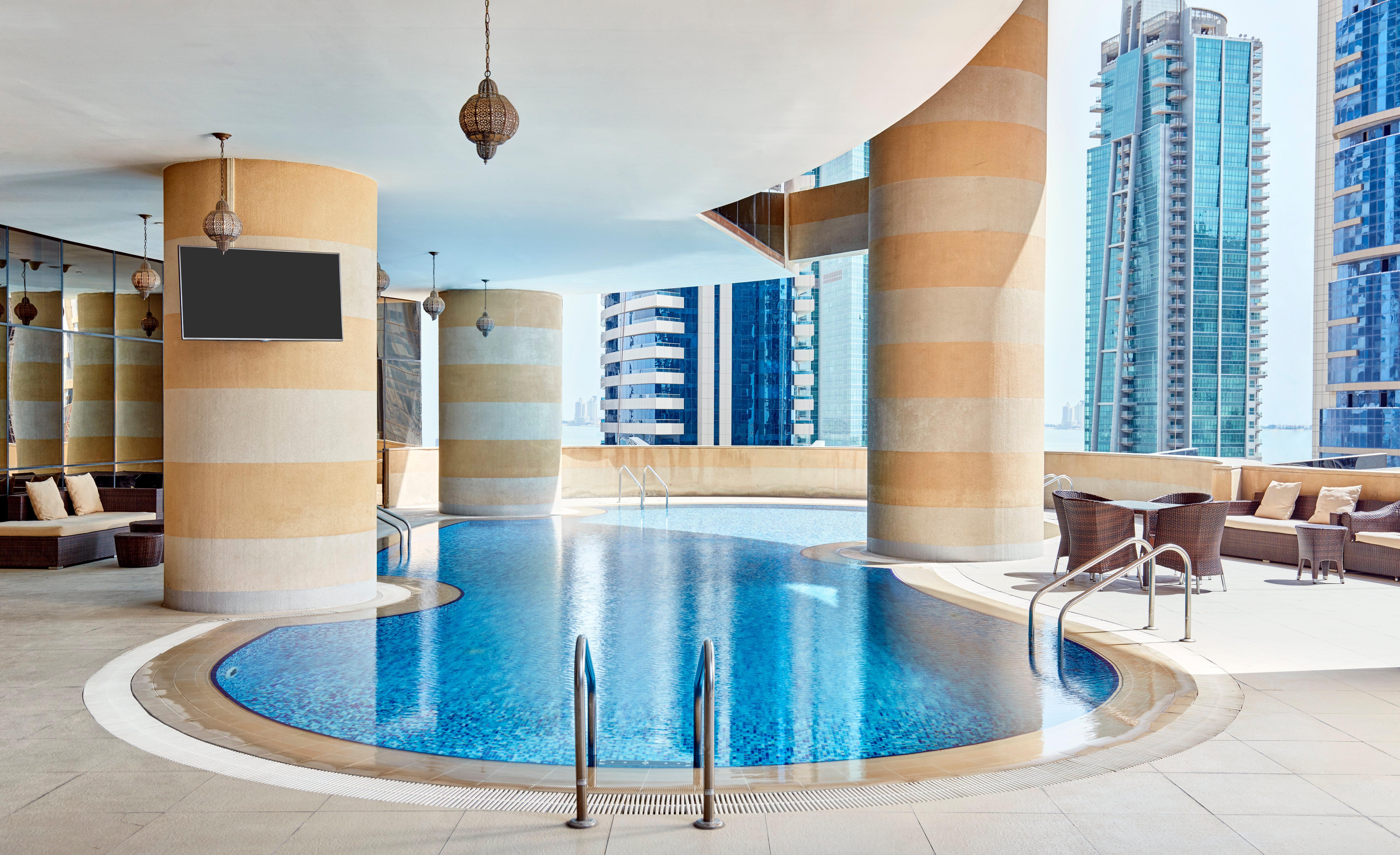Best Plaza West Bay Hotel Doha Luaran gambar The swimming pool at the hotel